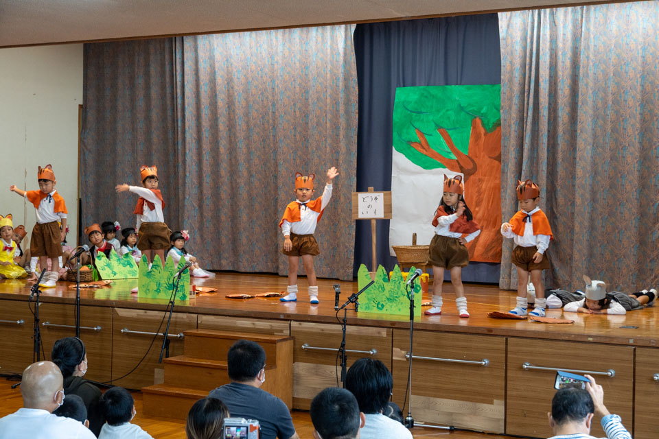 ゆり組・こすもす組 Bグループ「どうぞのいす」