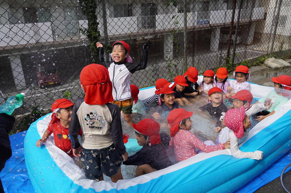 お泊まり保育 水遊び