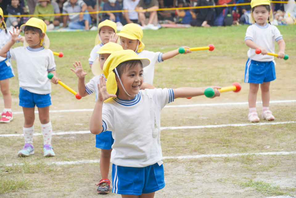 クララ幼稚園 運動会 バトン体操