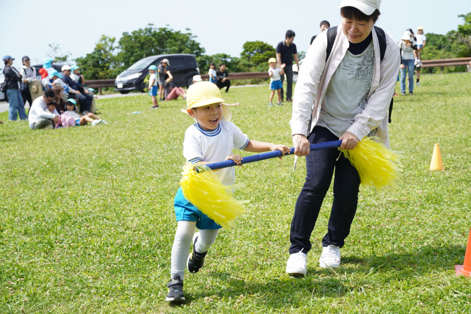 グスクロード公園で春の親子遠足。