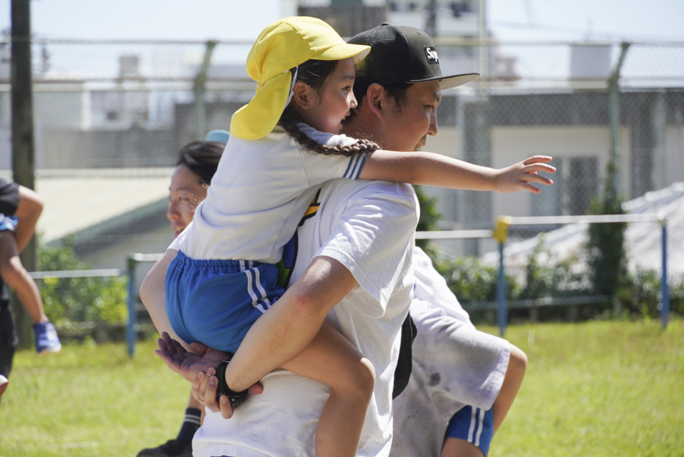 保護者と園児、親子ふれあいレクで交流