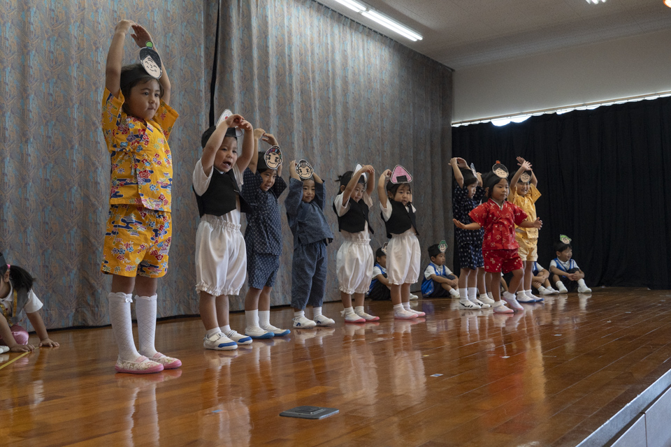 ばら組「おむすびころりんすっとんとん」