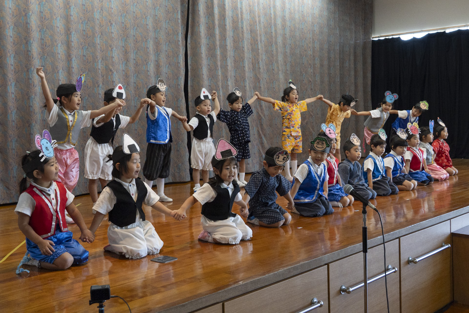 ばら組「おむすびころりんすっとんとん」