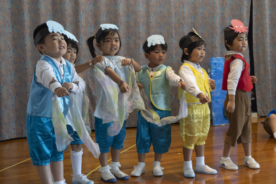 すみれ組「うみのダンスパーティー」